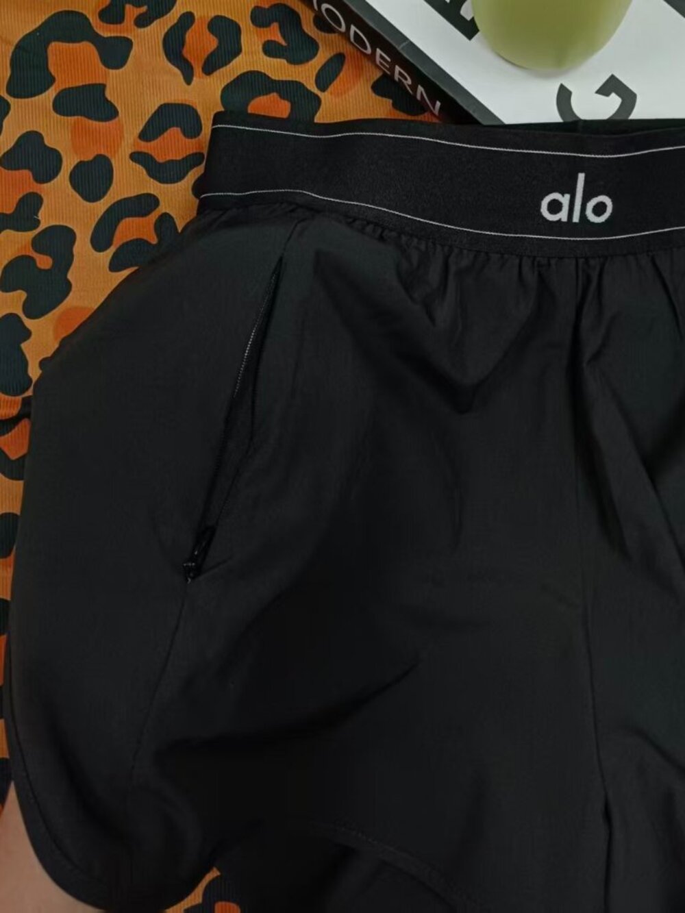 🍠Black Alo Yoga Match Point Short😸Leg-Lengthening Brand new with tags - Picture 4 of 8